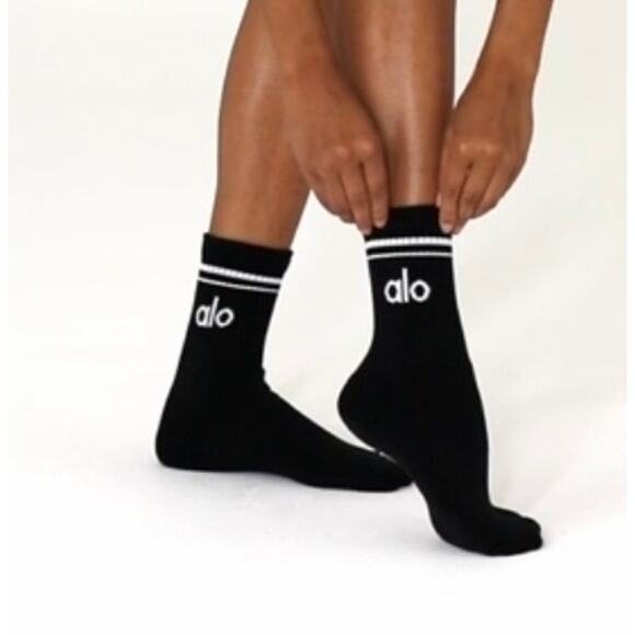 Alo Unisex Black and White Unisex Half Crew Throwback Socks - Picture 3 of 5
